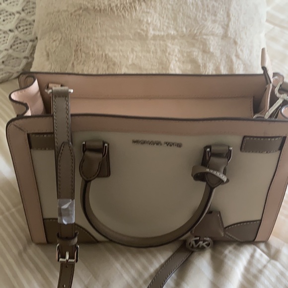 Michael Kors - Color Ecru / Ballet / Dark Taupe - Picture 2 of 3